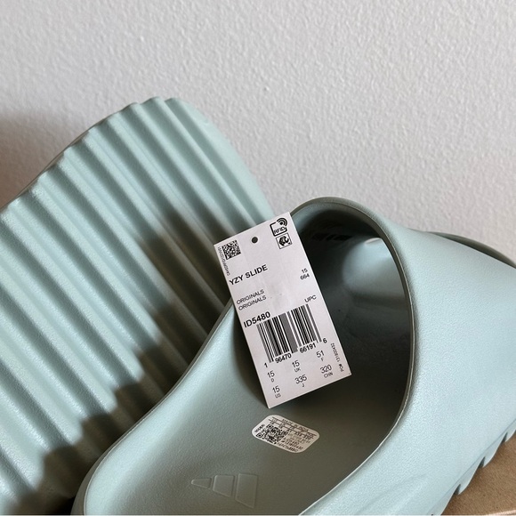 Yeezy Slides Salt - Picture 4 of 4